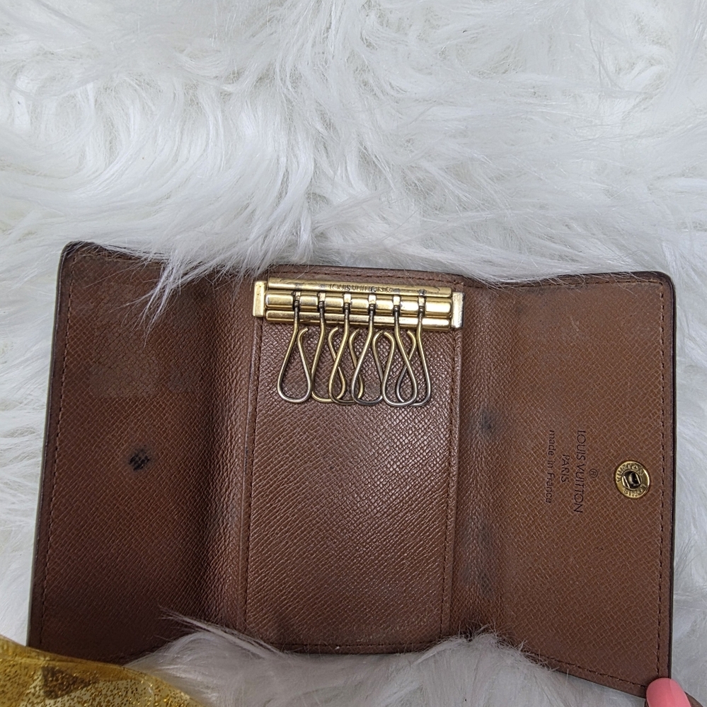 Louis Vuitton Monogram Keyholder - Picture 5 of 8